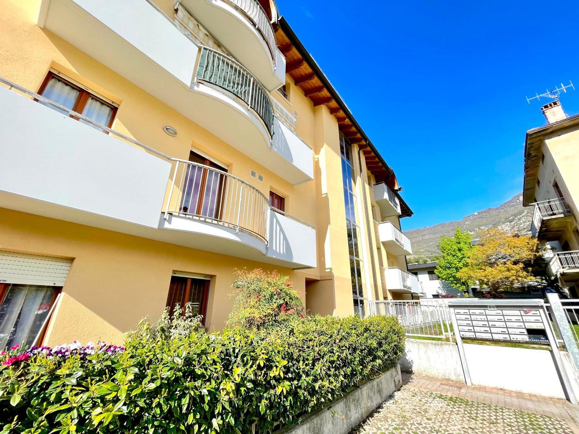 Casa Segantini - Relax Apartment 2 Arco Buitenkant foto